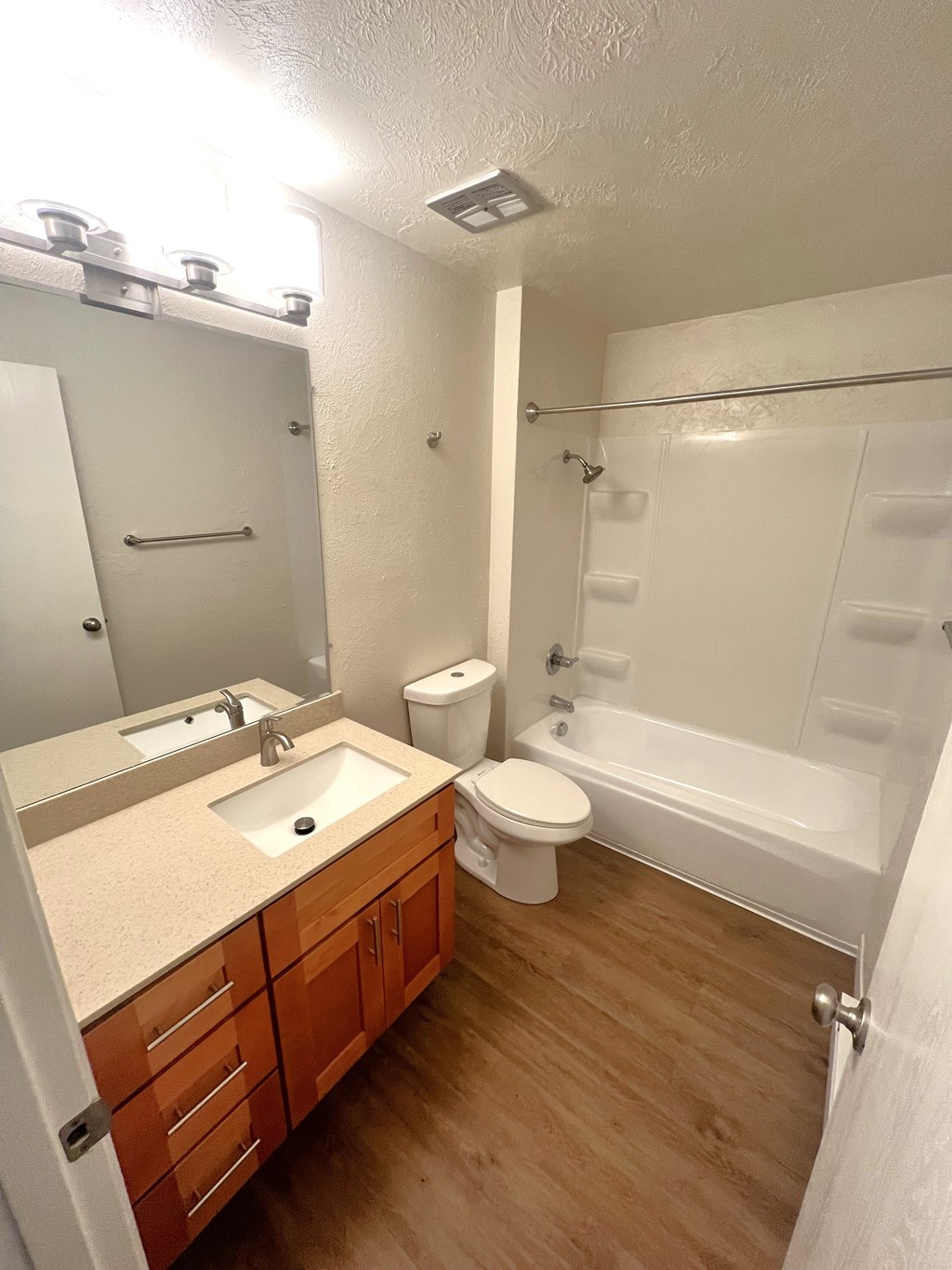 Laurel Park Apartments Bathroom