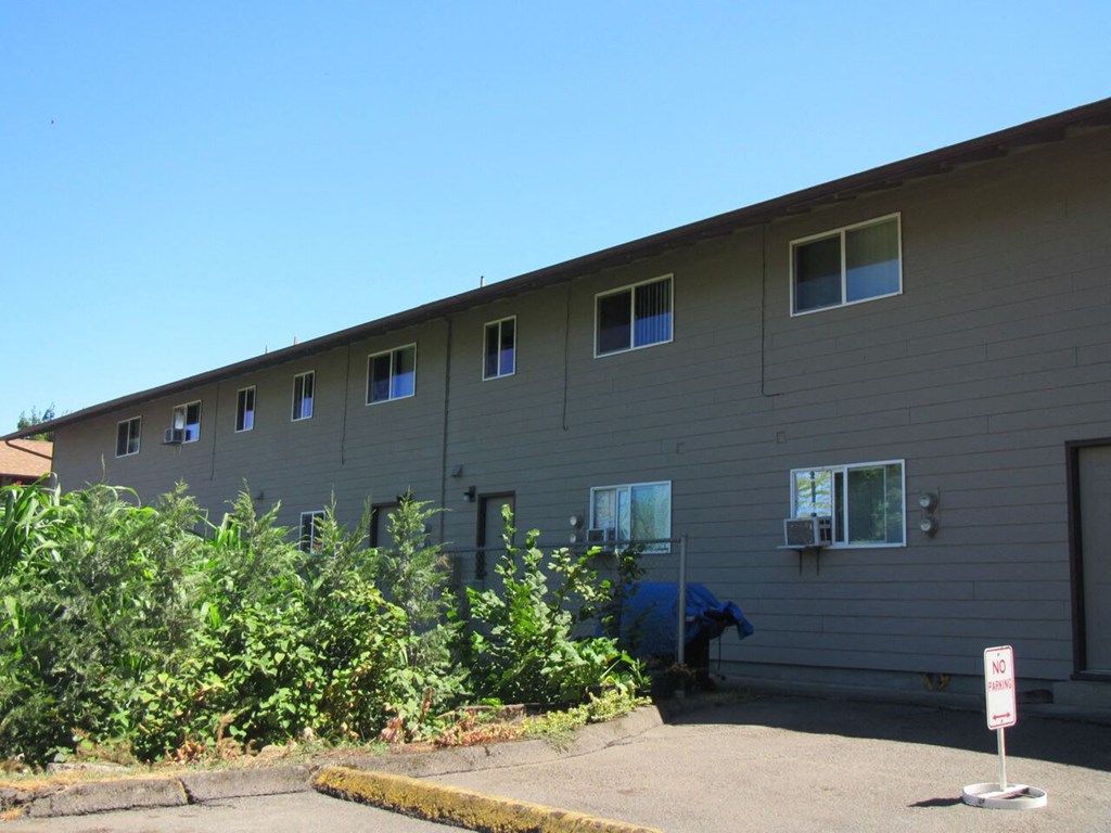 Island Park Apartments Exterior