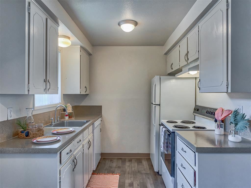 Apartment building photo of Beverly Gardens Apartments in Gresham, OR