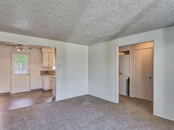 Living Room - Photo Gallery 5
