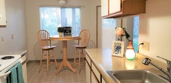 Dining Room - Photo Gallery 5