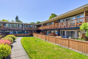Courtyard - Photo Gallery 6