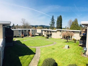 Courtyard - Photo Gallery 6
