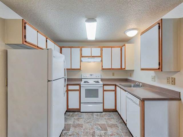 2-bedroom apartment at Harmony Court Apartments in Milwaukie, OR