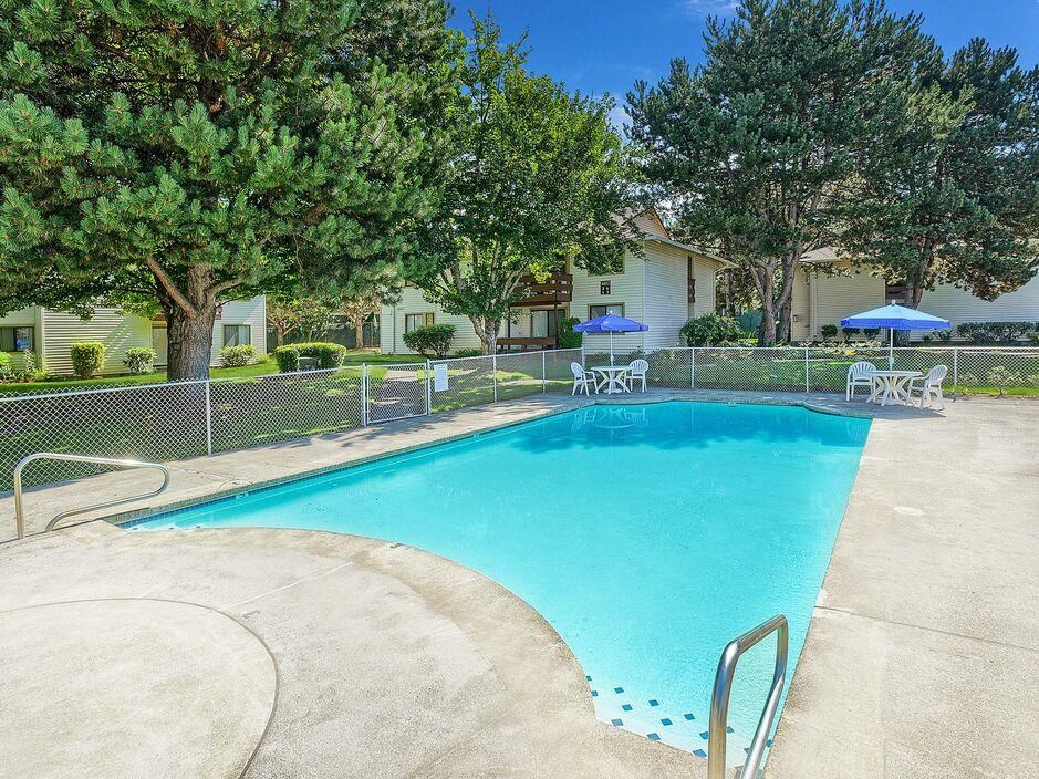 Pool Foothills Apartments Portland OR