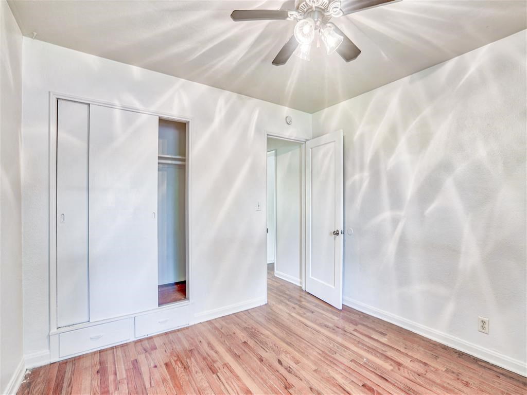 Powell Gardens Apartments Bedroom