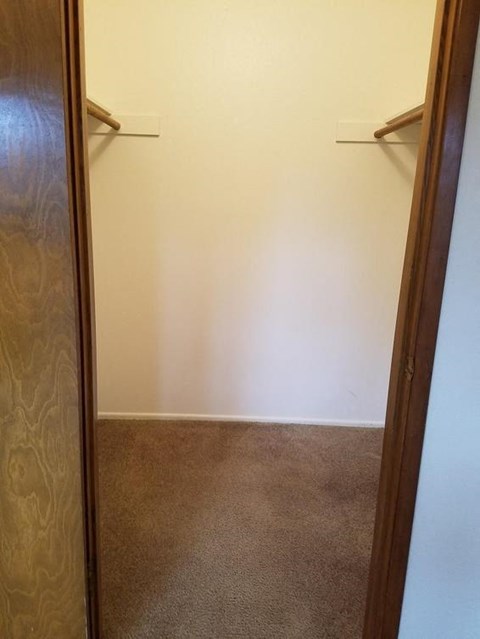 Rochelle Apartments Closet