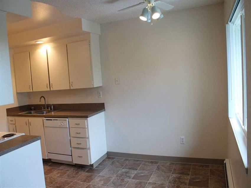 Manor Apartments, 9050 SW Washington Square Road, Tigard, OR