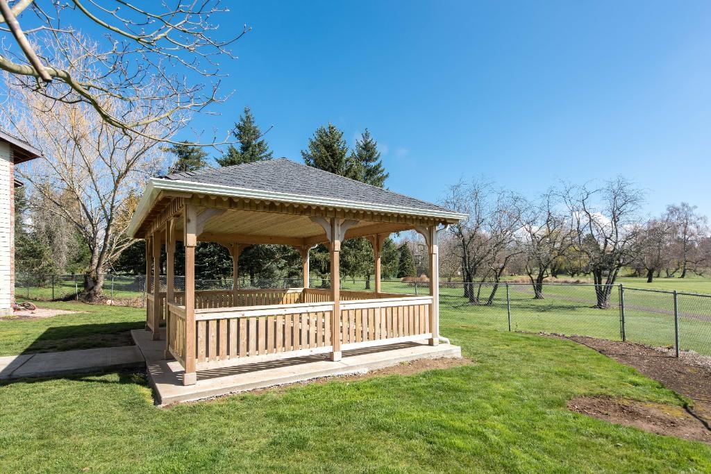 Royal Greens Gazebo