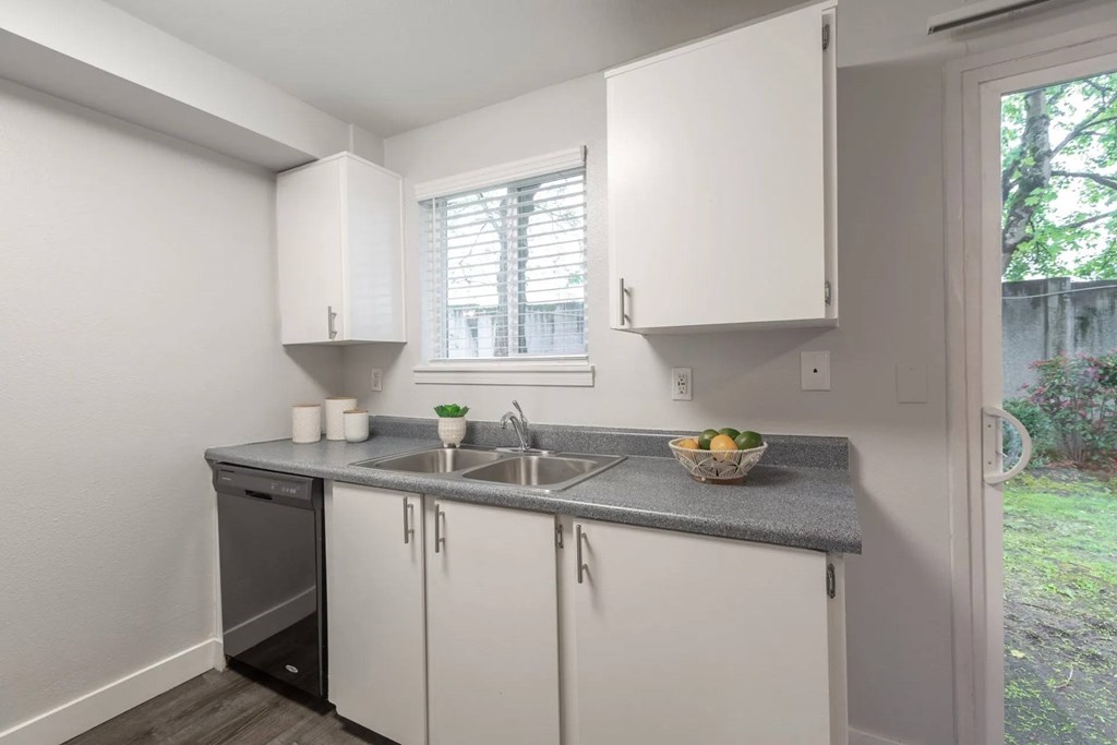 Somerset West Apartments - Portland, Oregon