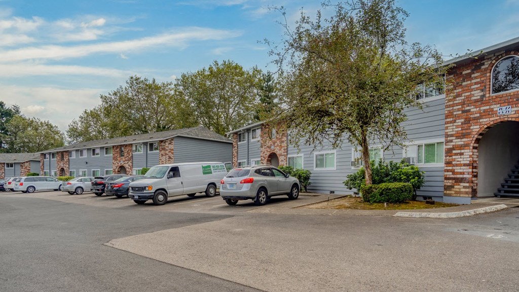 Stafford Court Apartments Parking Lot