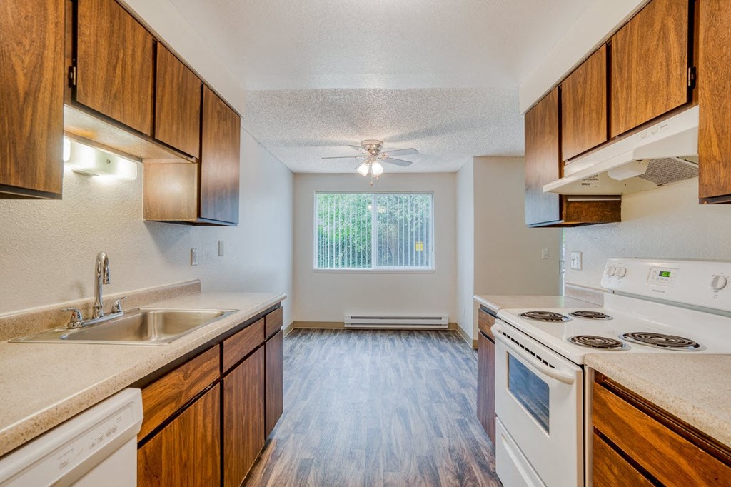 Stafford Court Apartments Kitchen & Dining Room