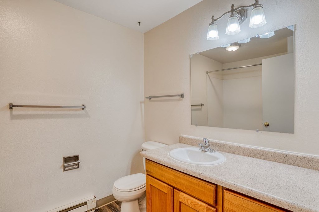 Stafford Court Apartments Bathroom