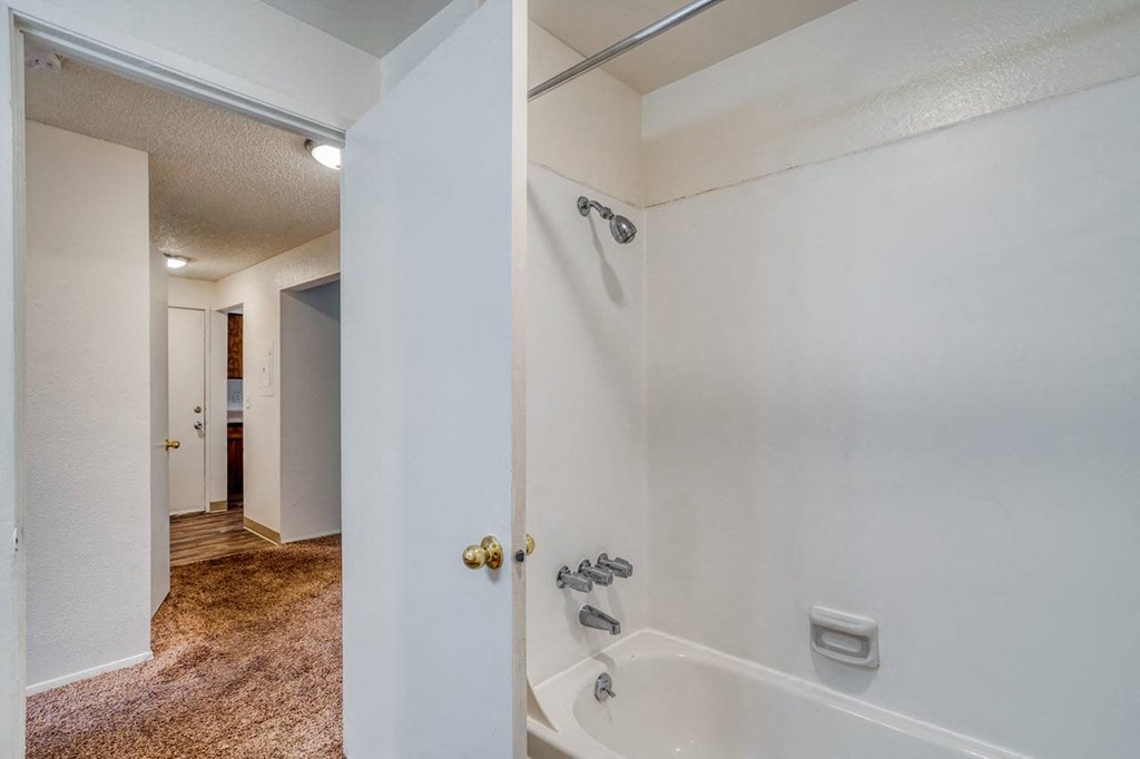 Stafford Court Apartments Bathroom