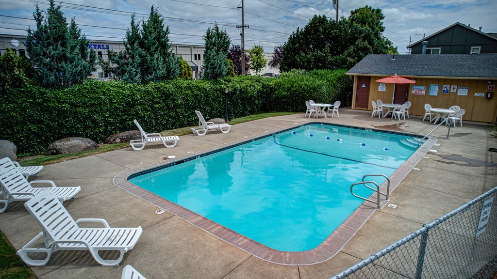The Ranch Apartments Pool