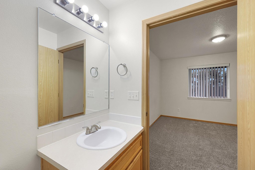 Andrea Place Apartments Bathroom