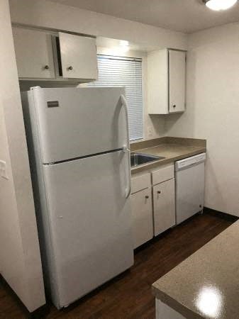 Browning Avenue Apartments Kitchen