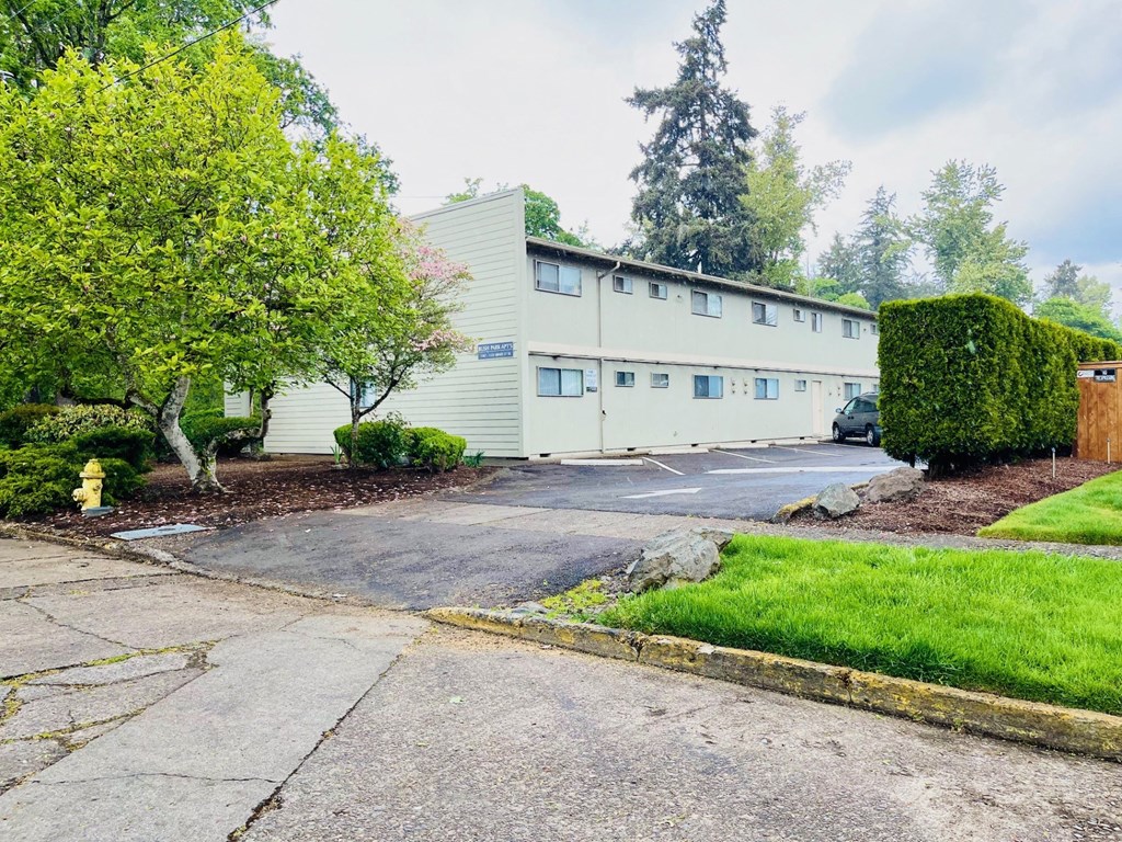 Bush Park Apartments Exterior