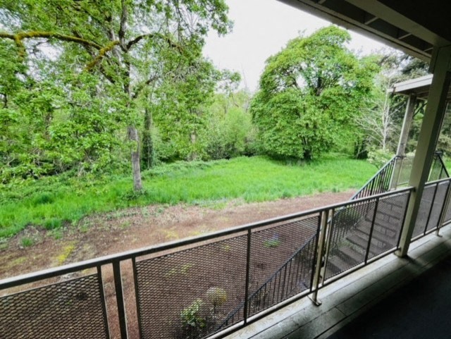 Bush Park Apartments Balcony