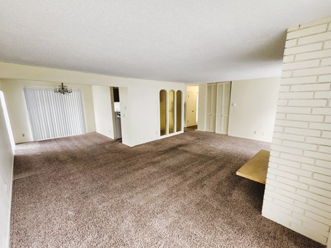 A room with a carpeted floor and a white ceiling.