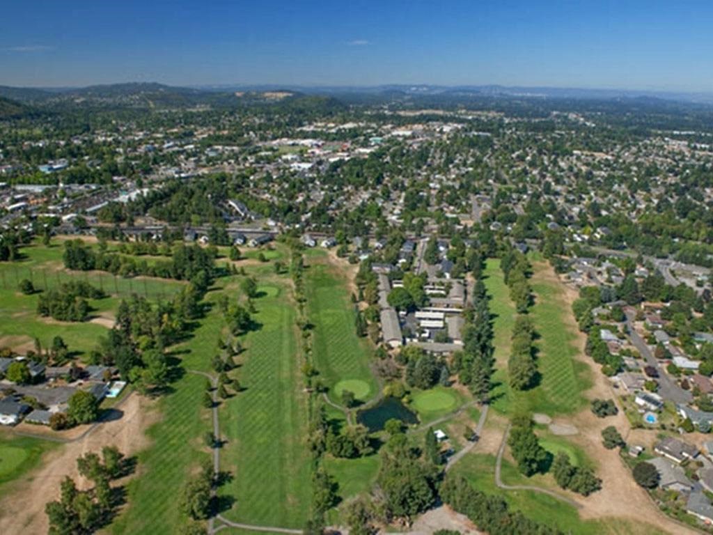 Overview of Town at Royal Greens Apartments, Gresham, OR