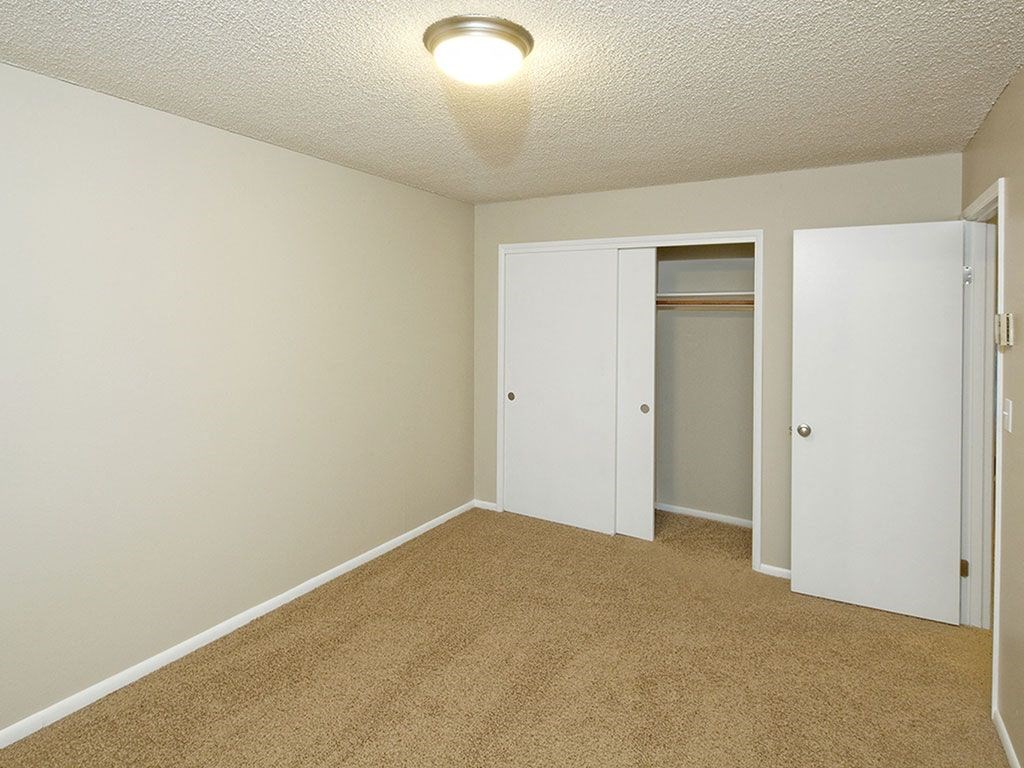 Bedroom at Royal Greens Apartments, Gresham, OR