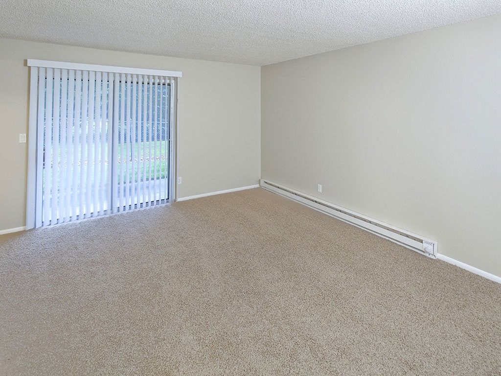 Living Room at Royal Greens Apartments, Gresham, OR