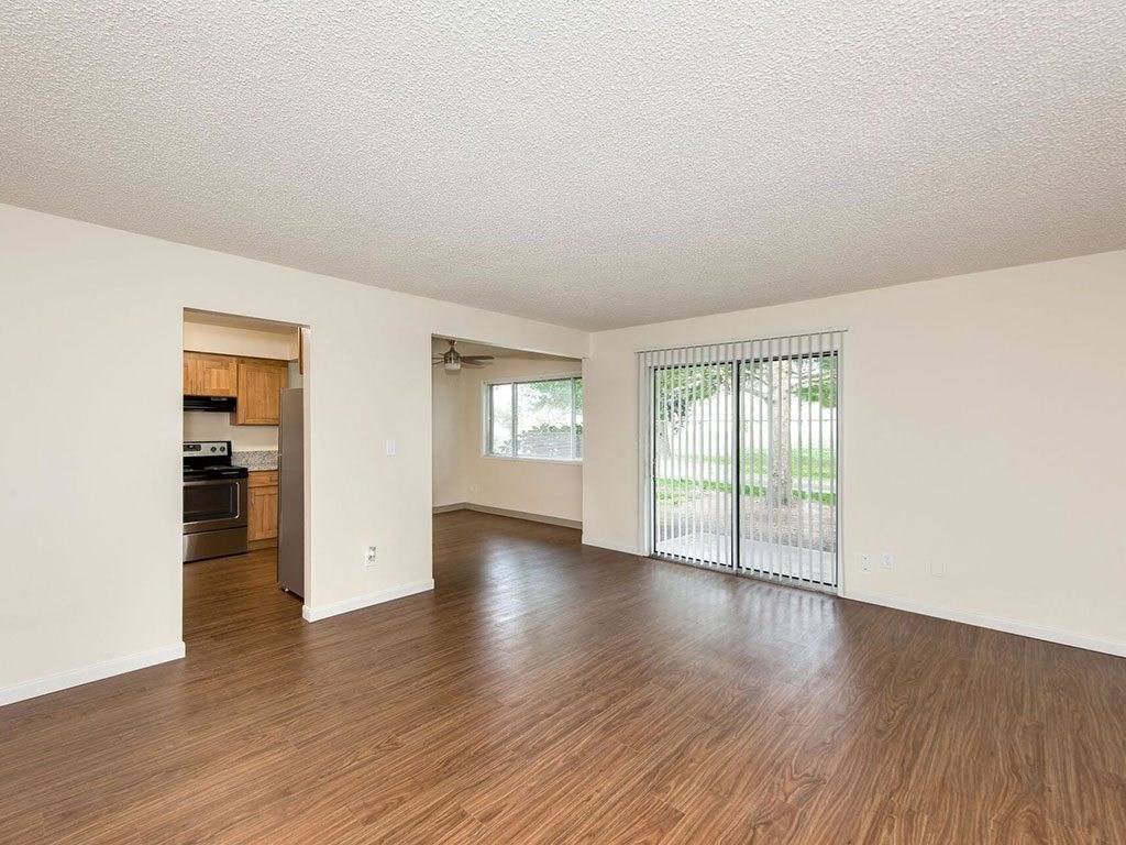 Living Room at Royal Greens Apartments, Gresham, OR