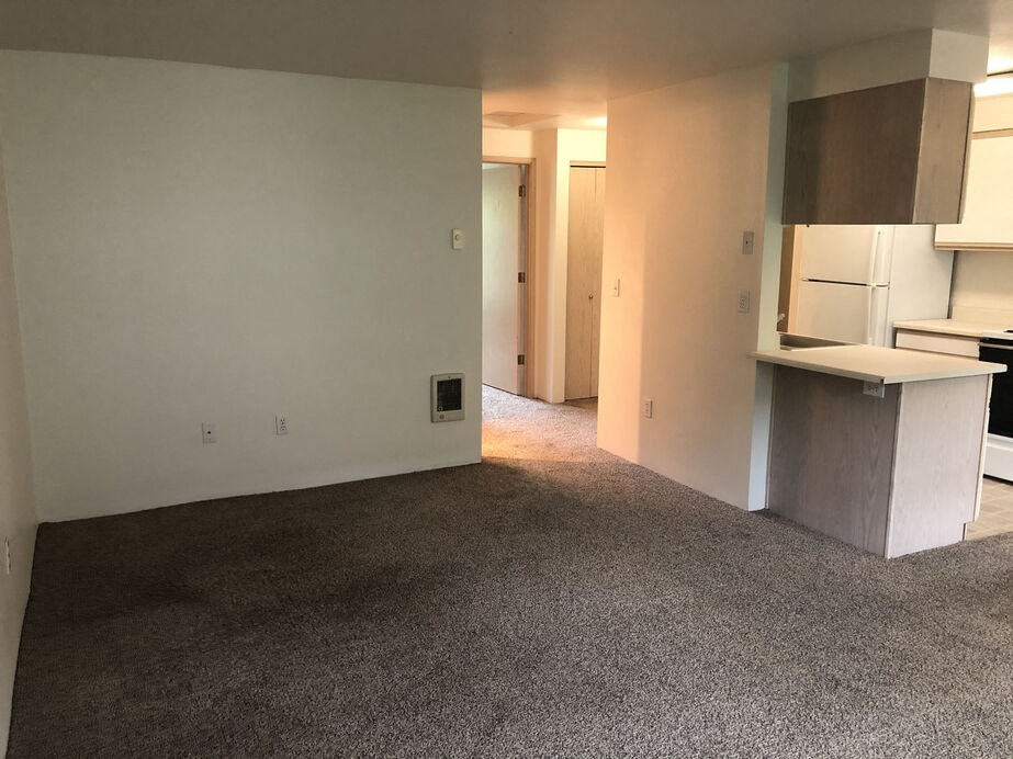 Barbur Heights Apartments Living Room/ Kitchen