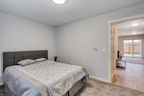 Queen Court Apartments Bedroom