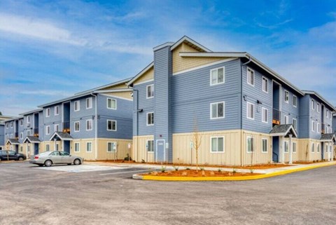 Queen Court Apartments Exterior of Building
