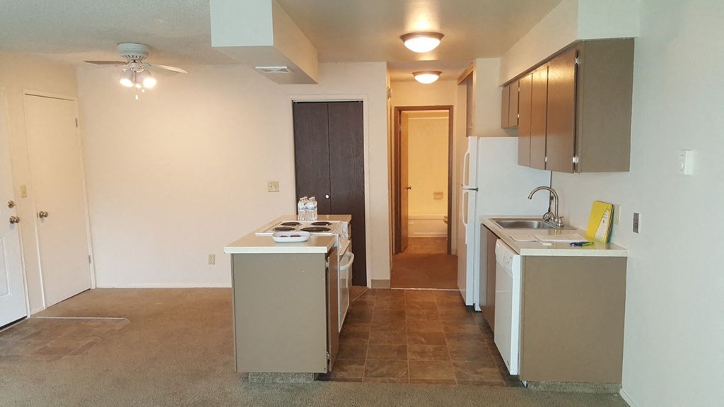 Tristin Square Apartments Kitchen & Dining Room