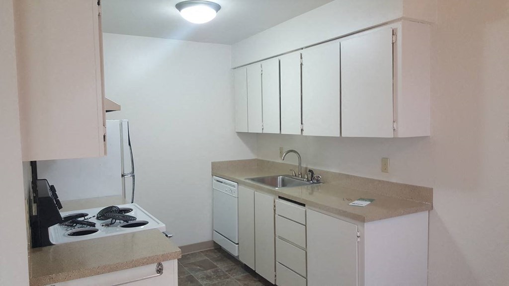 Tristin Square Apartments Kitchen