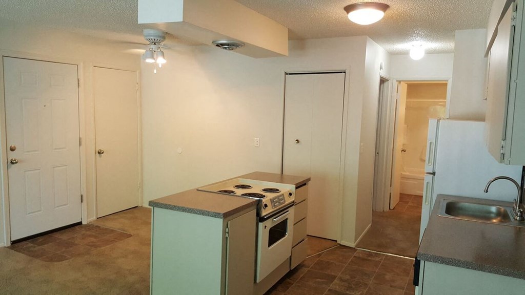 Tristin Square Apartments Kitchen