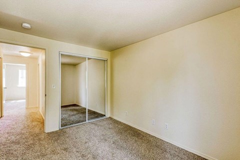 Willamette Falls Court Apartments Bedroom