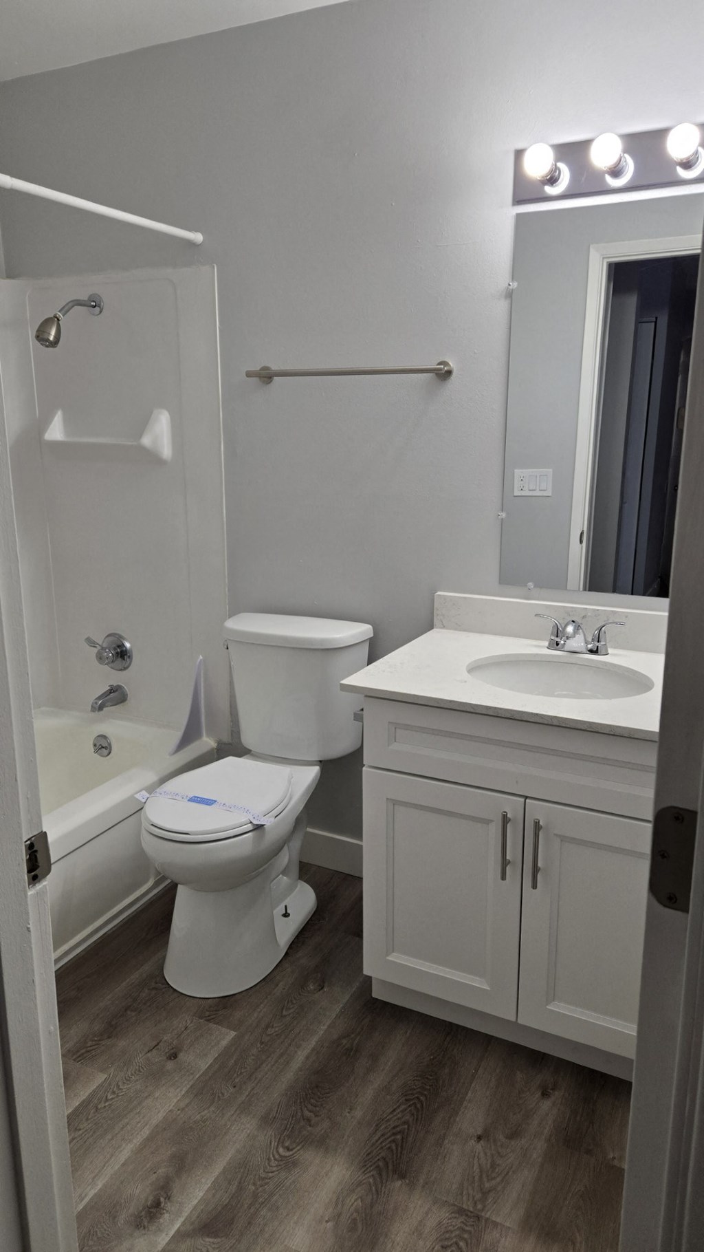 Camille Court Apartments Milwaukie, OR  Bath