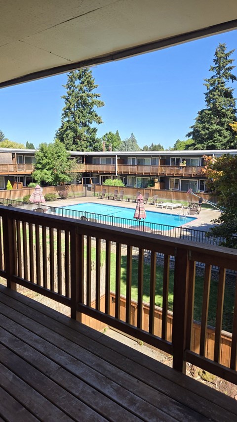 Views Camille Court Apartments Milwaukie, OR