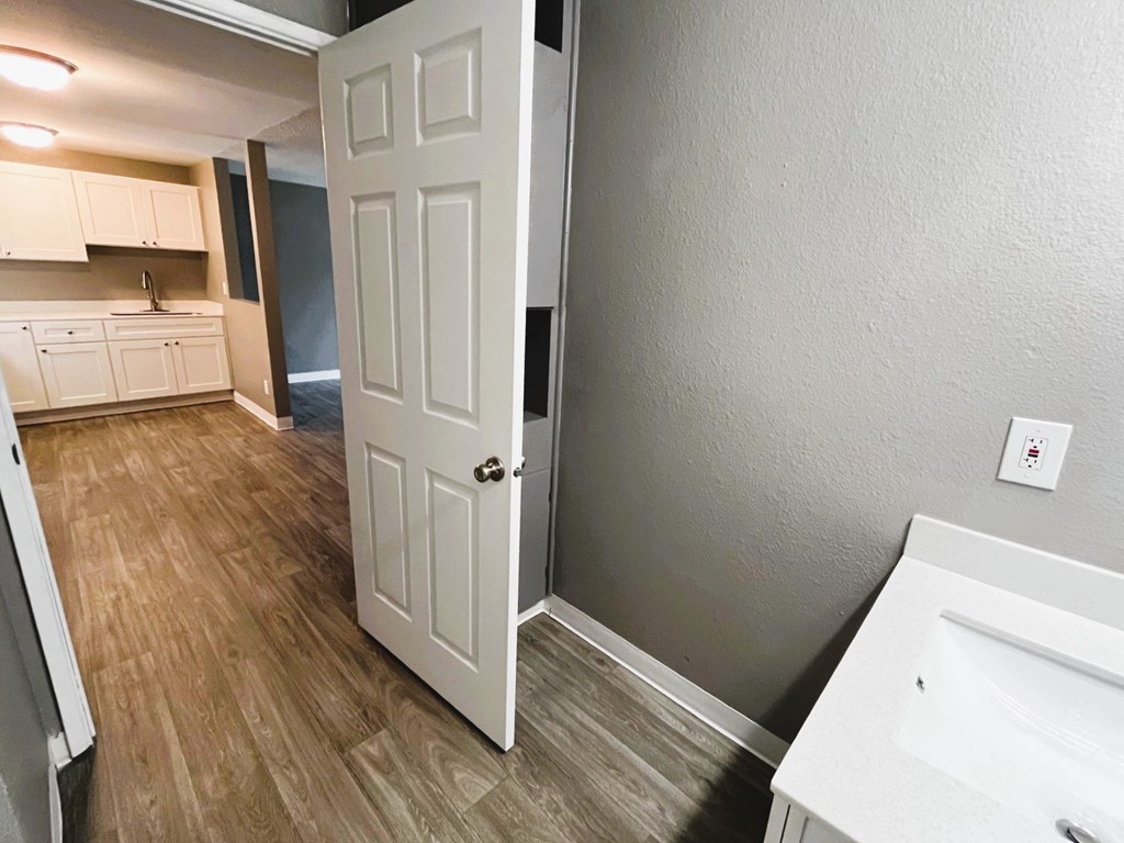 Riverbend Terrace Apartments Bathroom