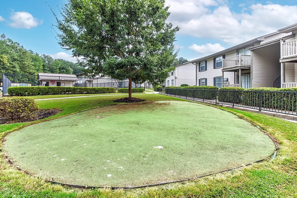 the preserve at ballantyne commons yard with tree and apartment buildings