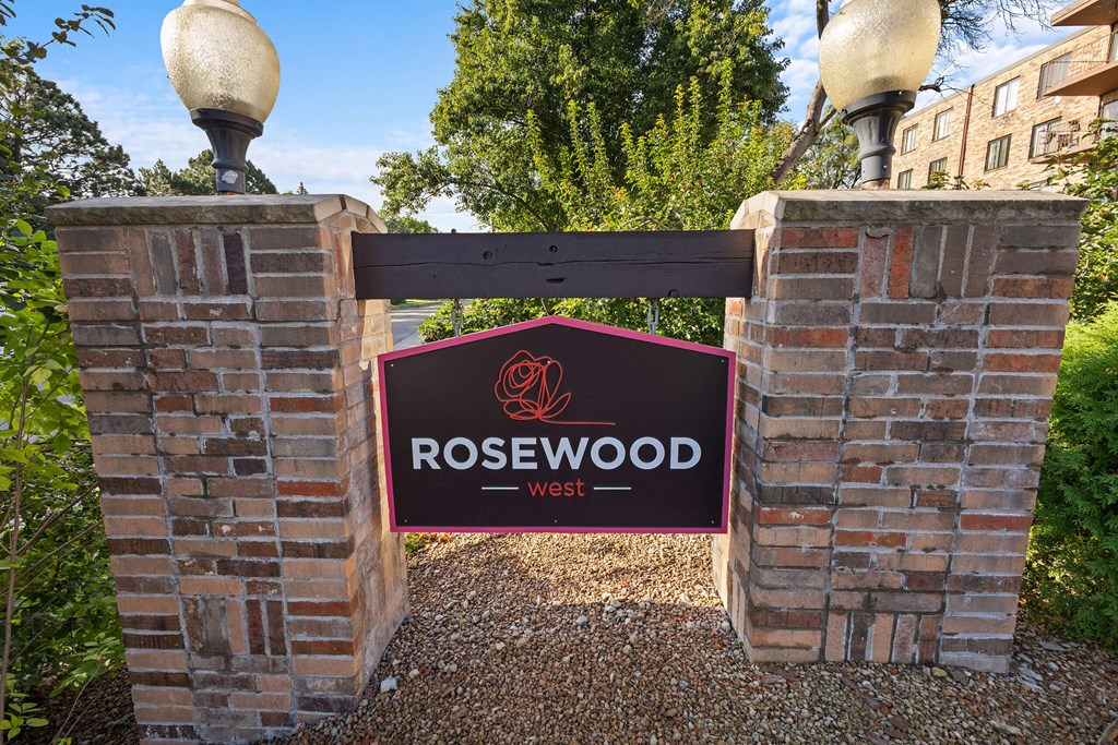 a sign at the entrance to rosewood sign