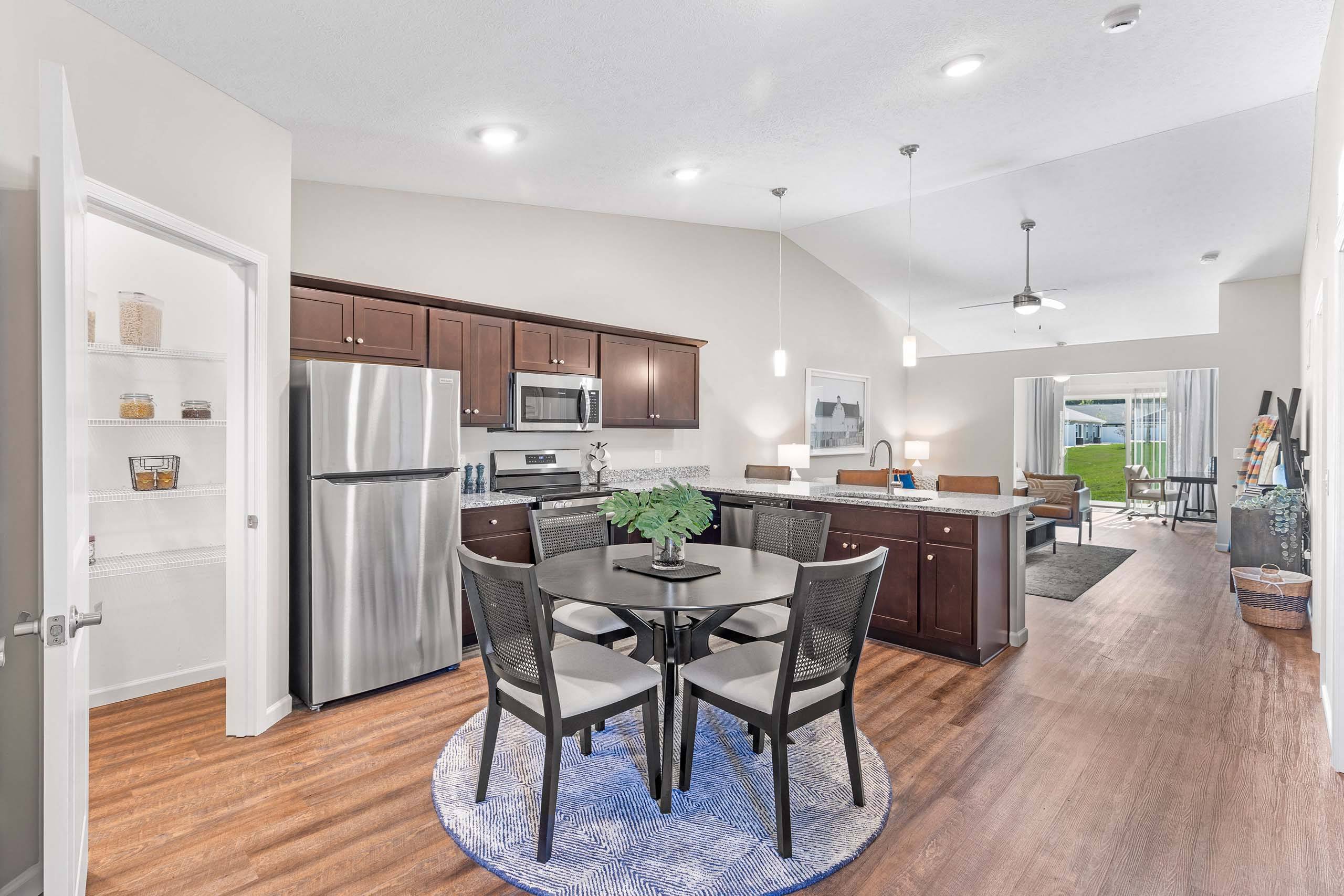 Omaha Wenninghoff Road Nebraska Apartment Rentals Redwood Living Redwood Omaha Wenninghoff Roade Forestwood Kitchen to Den