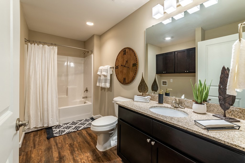 Altoona Iowa Apartment Rentals Redwood Living Redwood Altoona Bathroom