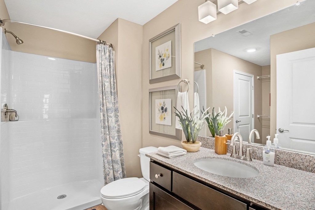 Altoona Iowa Apartment Rentals Redwood Living Redwood Altoona Bathroom