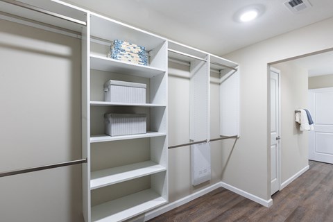 Amherst Ohio Apartment Rentals Redwood Living Redwood Amherst Dogwood Closet