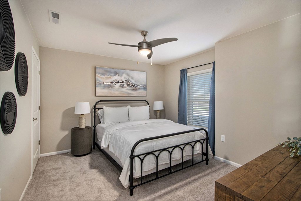 Aurora Illinois Apartment Rentals Redwood Living Redwood Aurora Second Bedroom