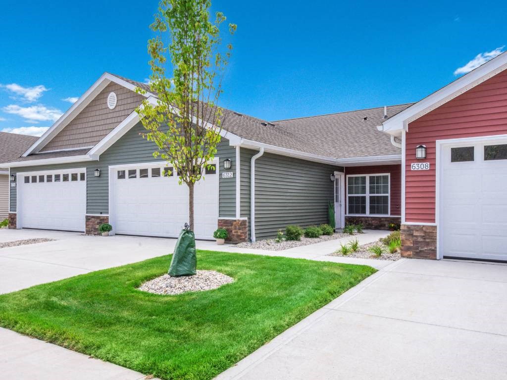 Chardon Ohio Apartment Rentals Redwood Living Redwood Chardon Private Entrance