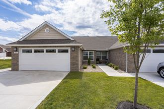 Greenwood Indiana Apartment Rentals Redwood Living Redwood Greenwood Exterior