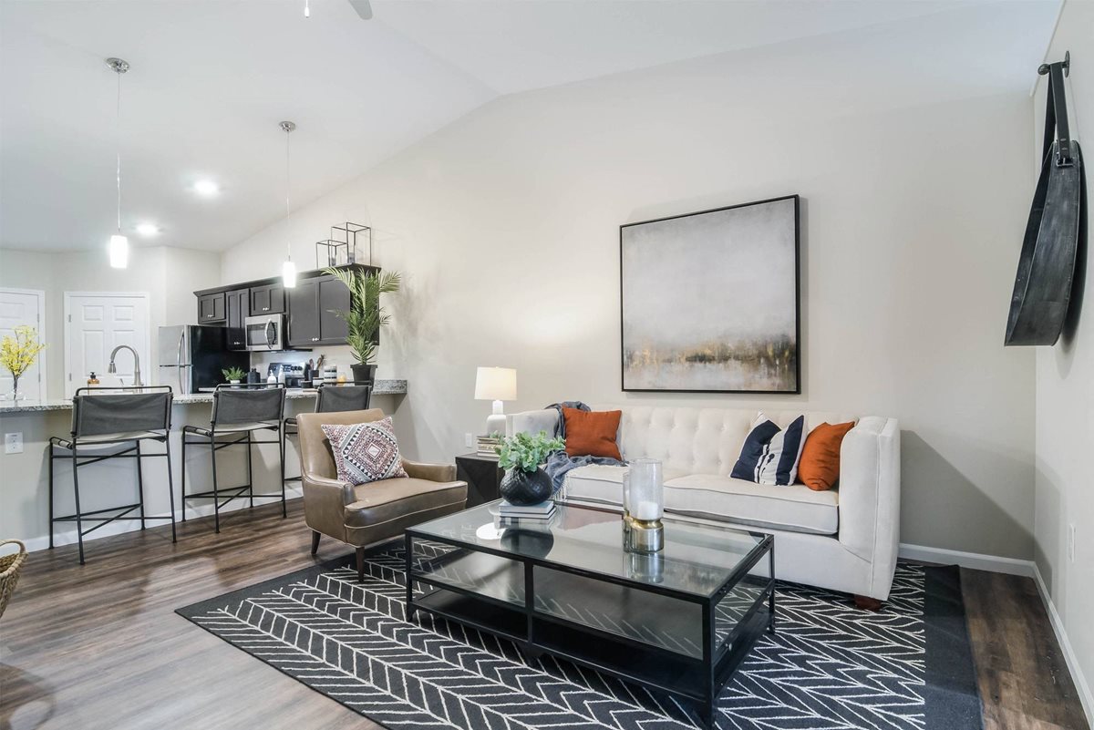 Redwood Hickory Apartments