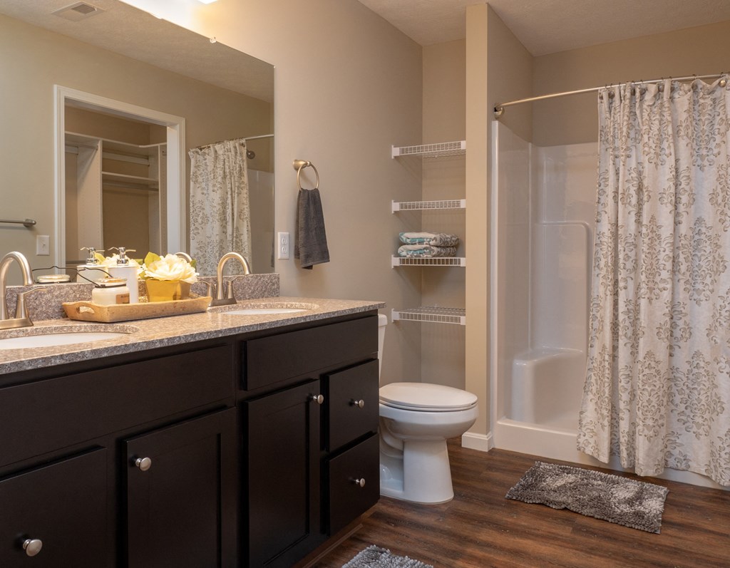 Hudson OH Apartment Rentals Redwood Trails Of Hudson Bathroom