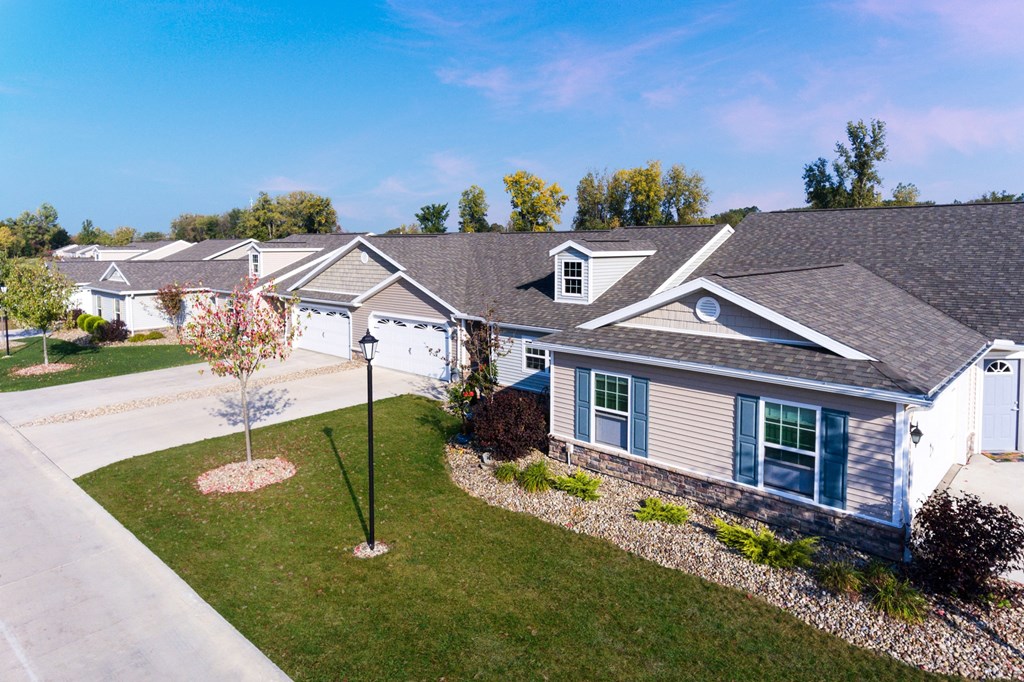 Hudson OH Apartment Rentals Redwood Trails Of Hudson Neighborhood